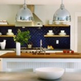 Modrá – trendová farba do kúpeľne aj do kuchyne